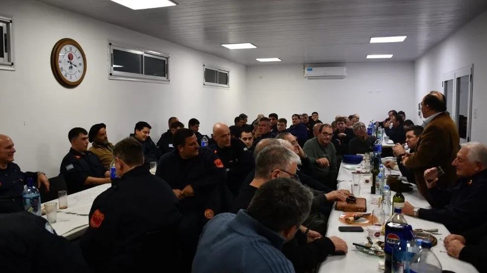 Cena por el Día de Bomberos 
